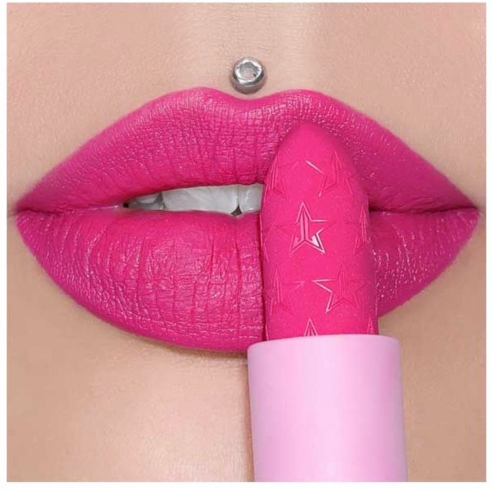 Hot Commodity New in box Jeffree‎ Star Velvet Trap Lipstick Hot Pink matte